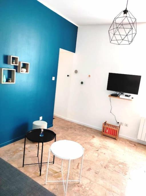 Apartamento L'antique Spa: Jacuzzi Sous Patio *