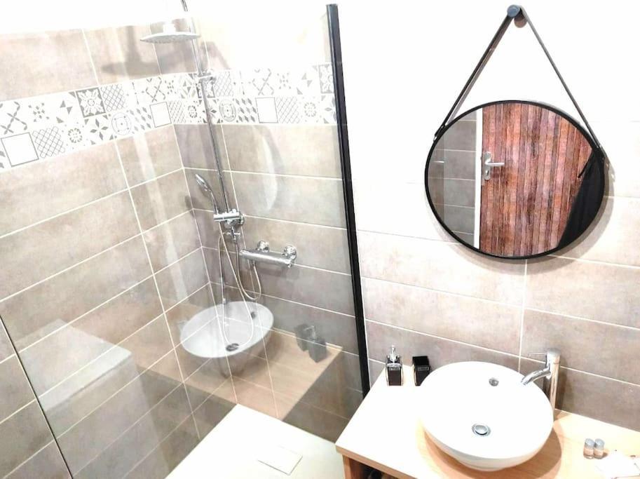 L'antique Spa: Jacuzzi Sous Patio Appartement