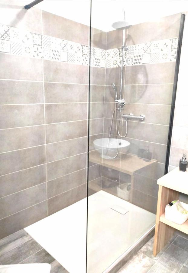 L'antique Spa: Jacuzzi Sous Patio Appartement